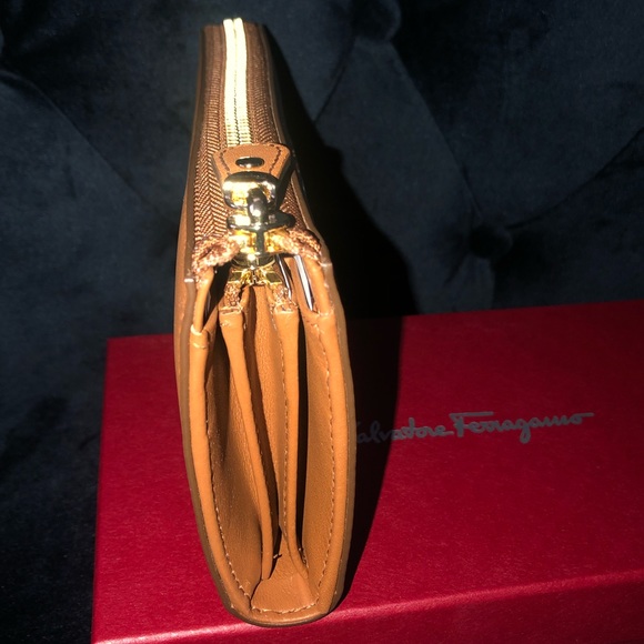 New Salvatore Ferragamo Giancini Wallet - Picture 5 of 10